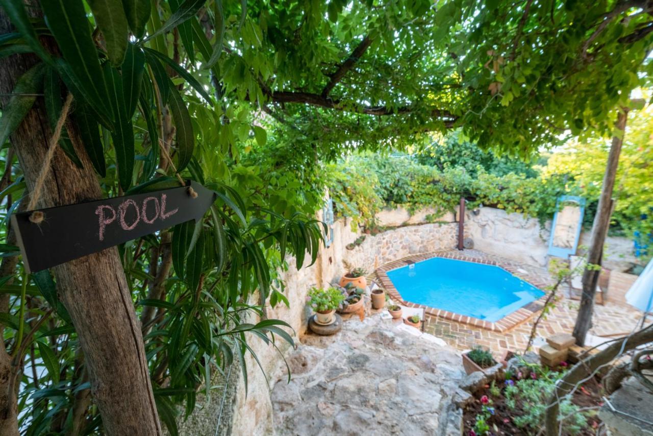 Villa Festina Lente - Cosy & Authentic Villa With Private Heated Pool Dobrinj Exterior foto